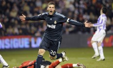 米兰体育官网-足球的魔法，当委内瑞拉碾压拜仁，克瓦拉茨赫利亚如何改写现实叙事