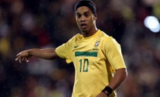 米兰APP下载-赛道烽烟，索伯鏖战红牛，周冠宇点燃赛场