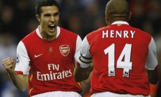 米兰体育-库里化身客场独行侠，三分雨击穿绿军，勇士式胜利再现波士顿