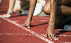 米兰体育-年度焦点之战，富安健洋扛起全队的夜晚