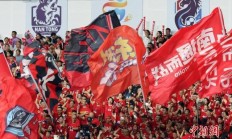 中国米兰体育-关于球迷热情高涨，场外助威为球队加油的信息