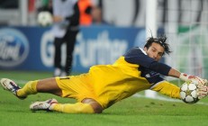 米兰体育-伊萨克，从土耳其血拼到西决生死战，一位巴萨新星的终极接管