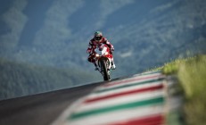 ac米兰下载-赛道与球场的双重奏，当F1年度争冠白热化，湖人轻取灰熊展现实力