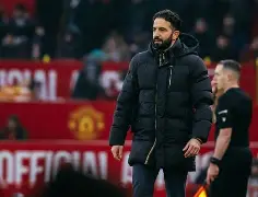 关于曼联主场战平水晶宫，难分伯仲的信息