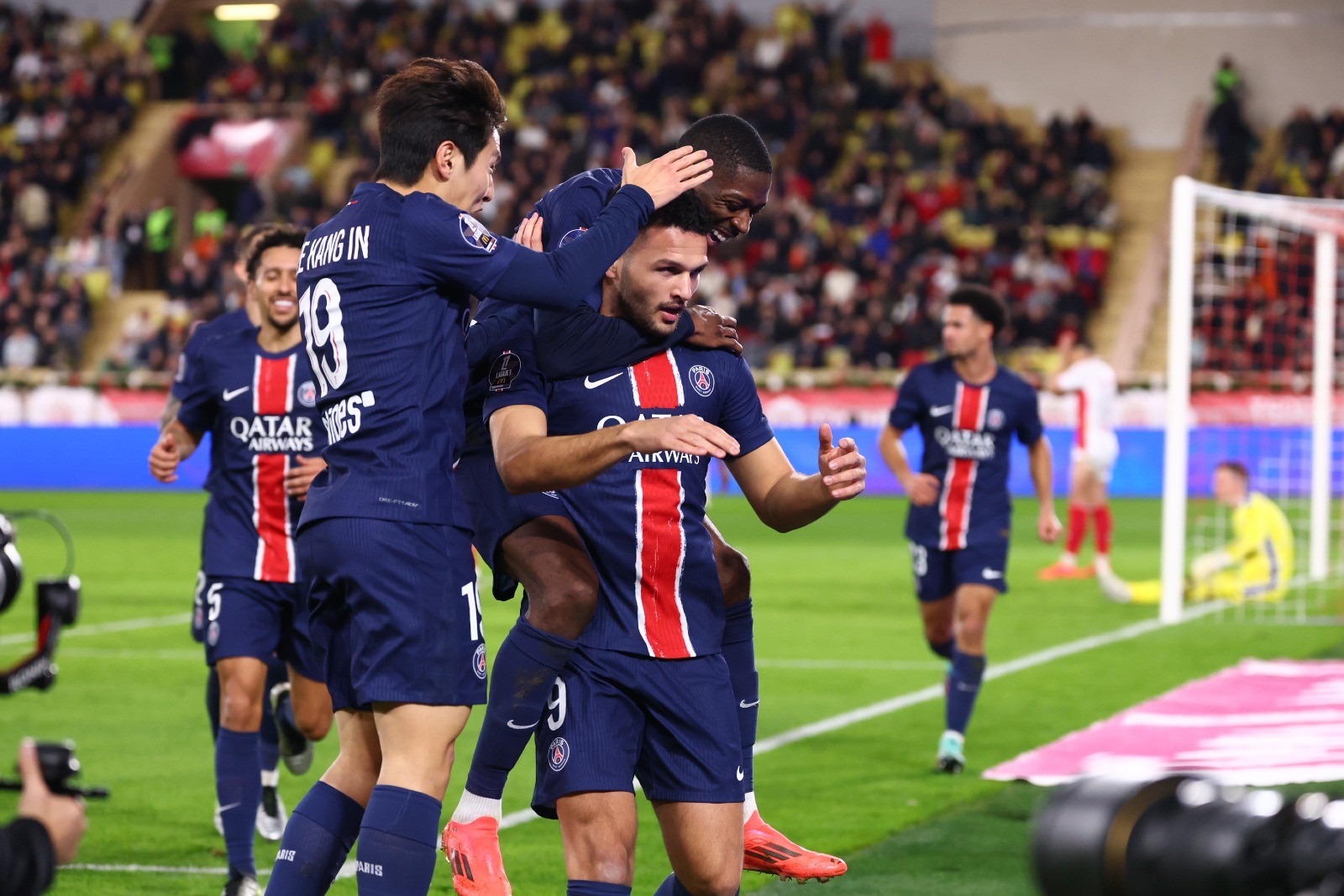 巴黎圣日耳曼胜巴塞罗那：法甲联盟球队晋级的简单介绍