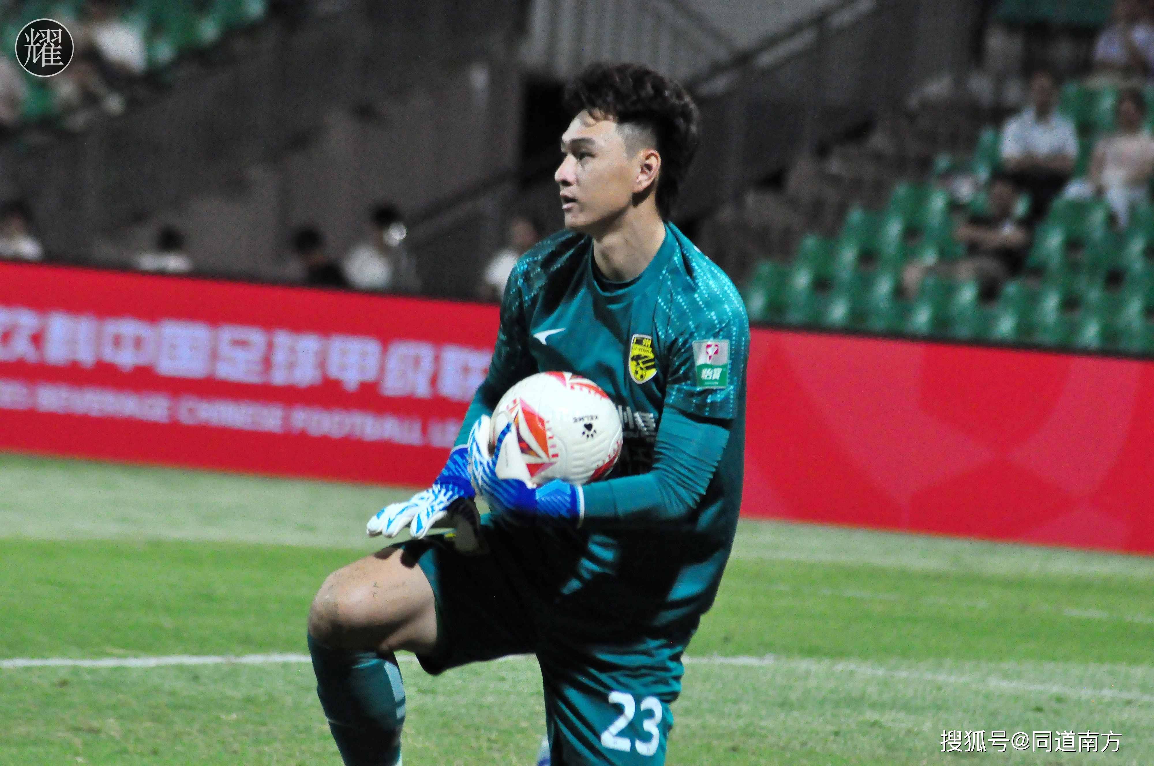 广西队惨遭惨败，球队士气低迷