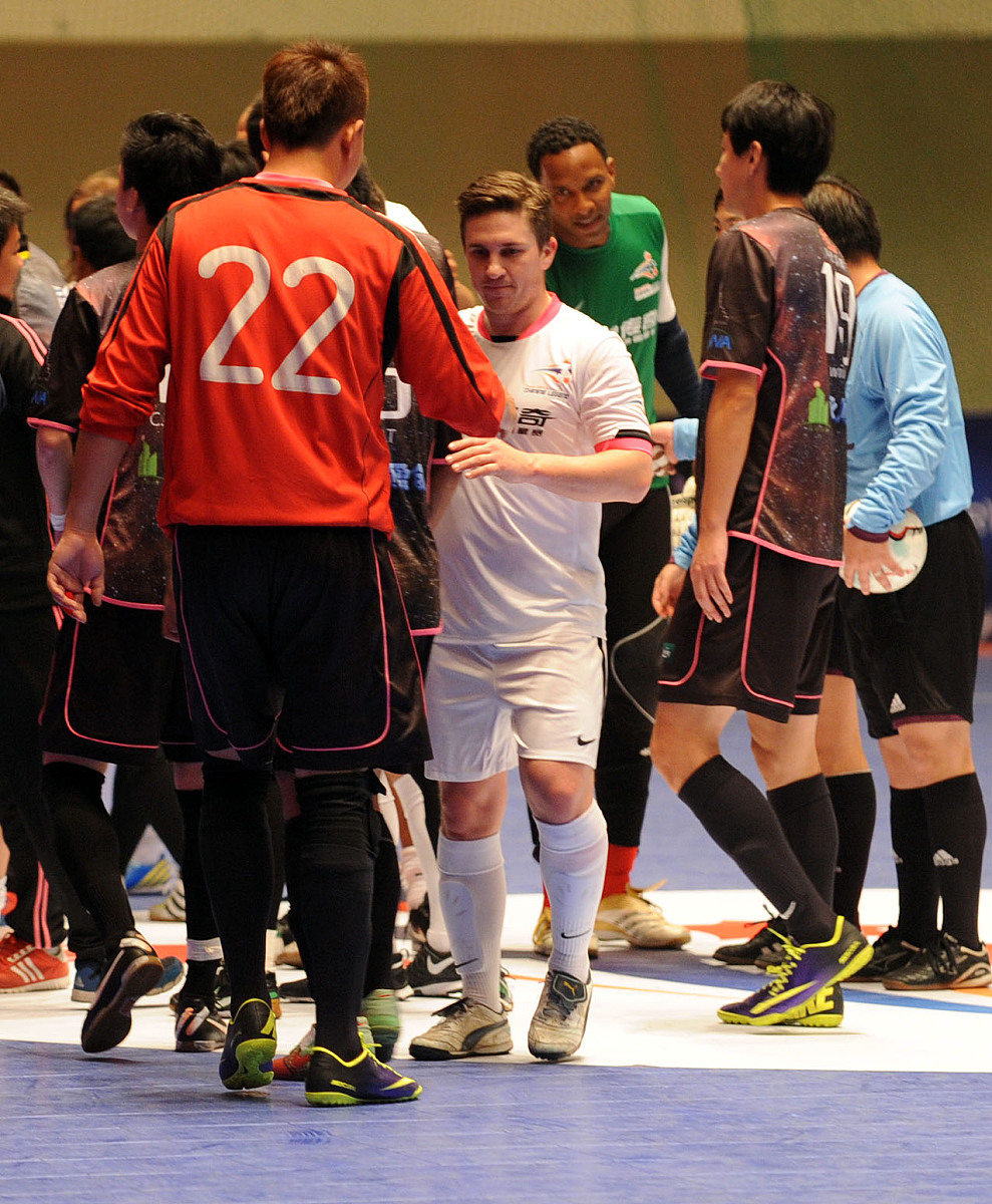 包含里昂队员积极表现，备受球迷瞩目的词条