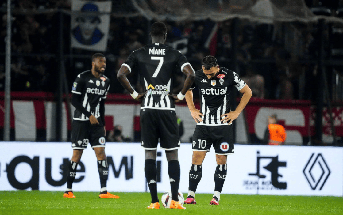 包含里昂队员积极表现，备受球迷瞩目的词条