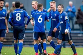 沙尔克04遭遇丢分魔咒，保级困境险象环生