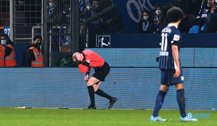 关于波鸿主场再败，排名暴跌引发球迷担忧的信息