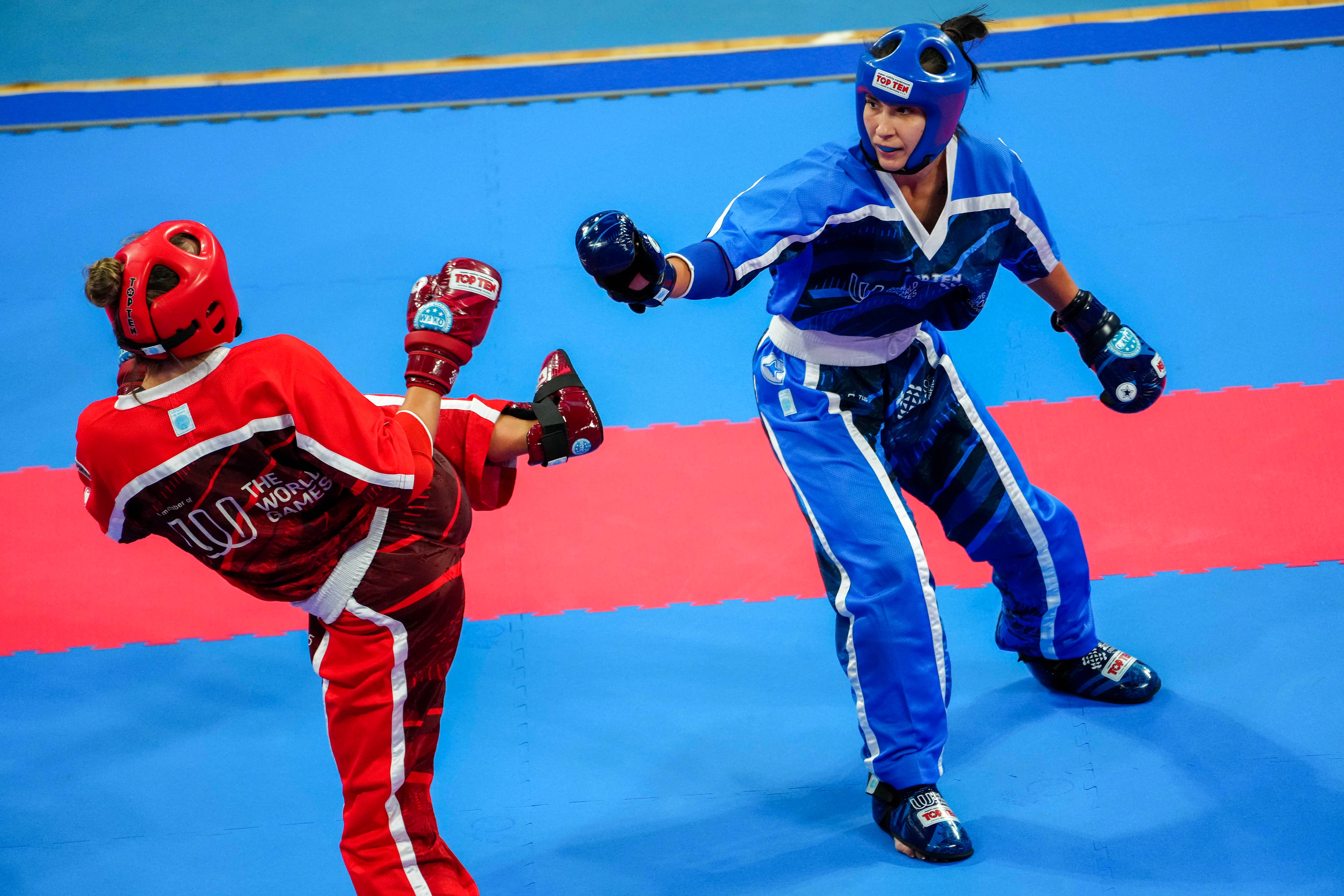 匈牙利球队在竞技场上获得重要胜利的简单介绍