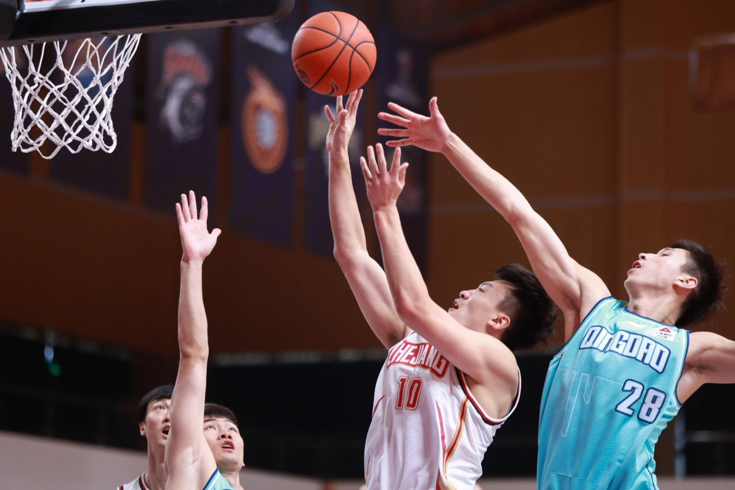 浙江队轻取热火，赵继伟关键制胜的简单介绍