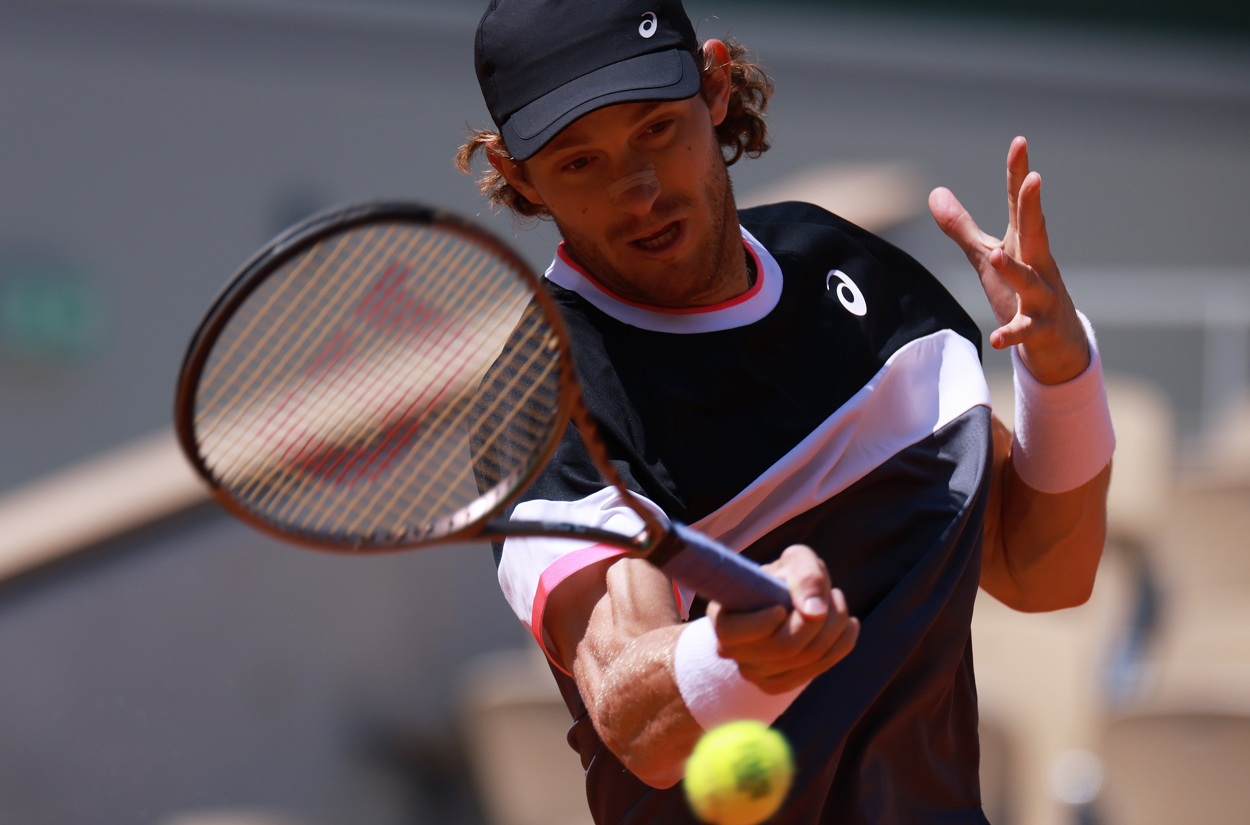 包含ATP总决赛完胜法网，鲁德带队取胜的词条