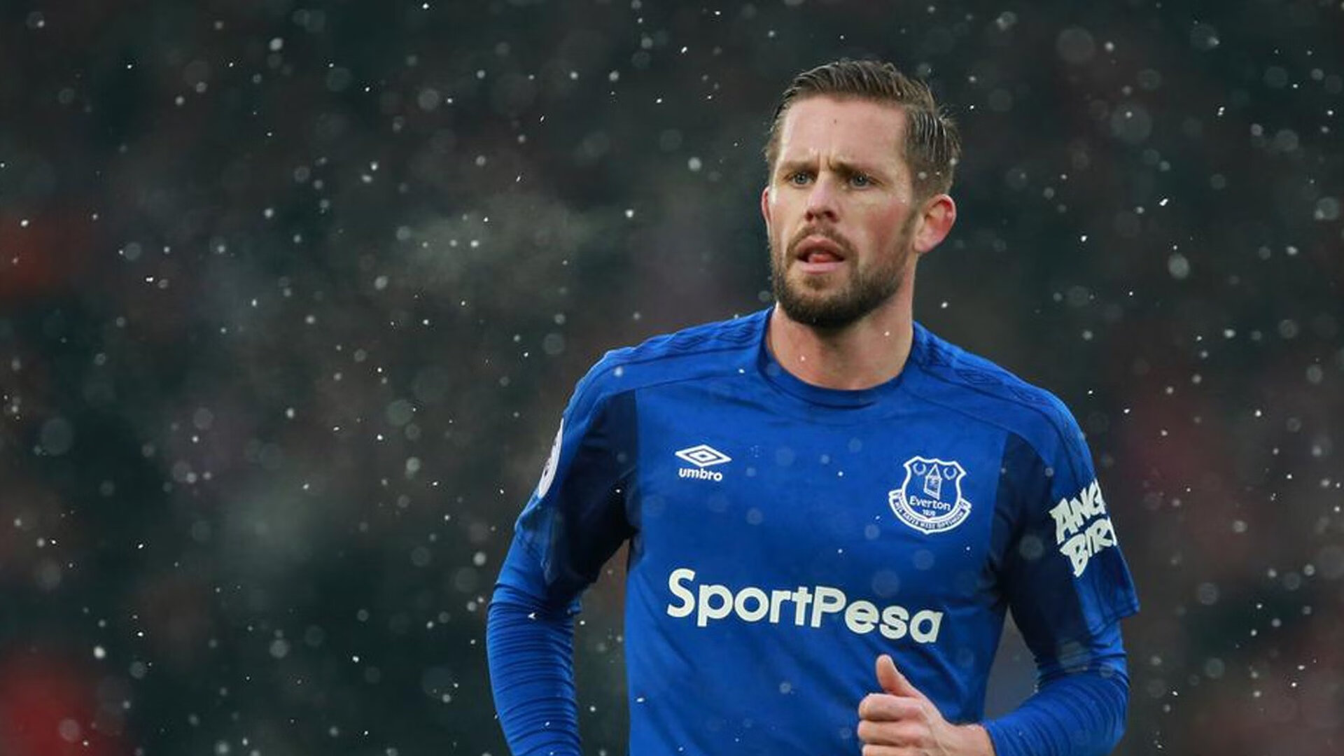 爱德华兹在焦点战证明自己，北京队生死战取胜勇士