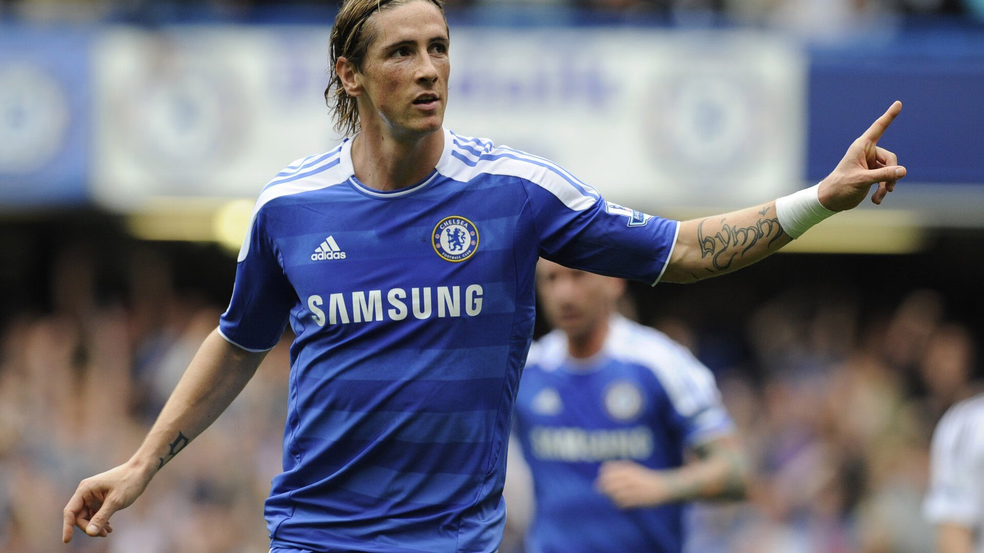 绿茵场与篮球馆的双重奏，西甲德比硝烟未散，掘金骑士书写新章