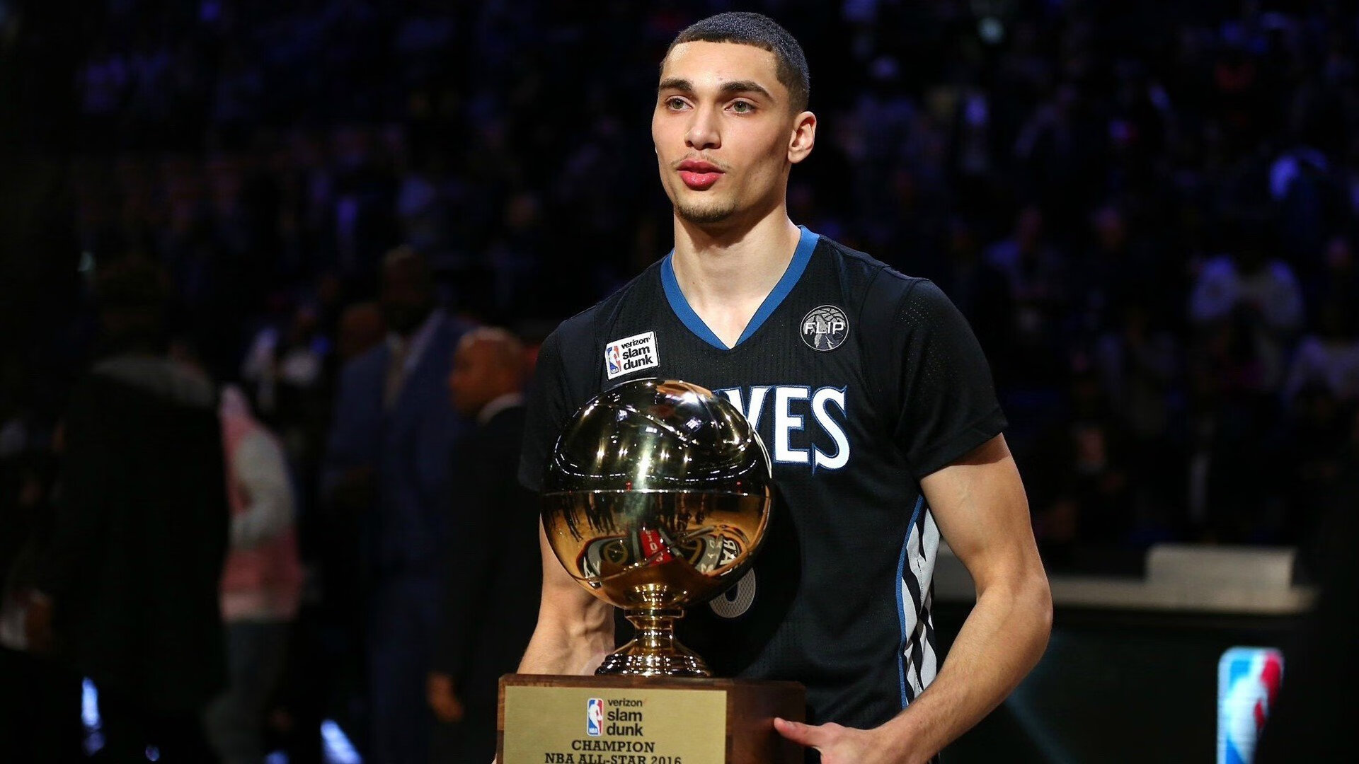 杰伦格林高光表现闪耀全场，新疆队力斩开拓者展团队锋芒